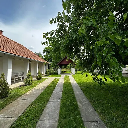 Alfoeldi Vendeghaz - Apartment Devavanya