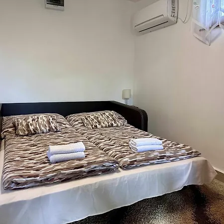 Alfoeldi Vendeghaz - Apartmán