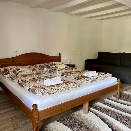 Alfoeldi Vendeghaz - *