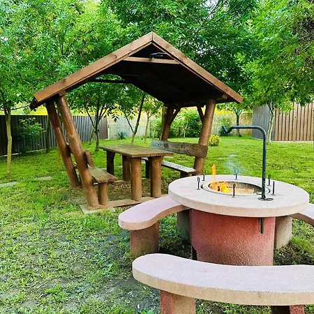 Alfoeldi Vendeghaz - Apartmán *